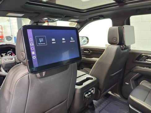 New 2026 GMC Yukon Elevation w/ Elevation Premium Package AWD/4WD image 12