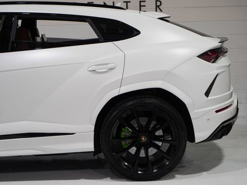 Used 2021 Lamborghini Urus AWD/4WD image 34