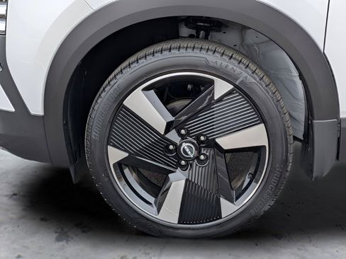 Certified 2025 Nissan Kicks SR w/ Illumination Package FWD image 9