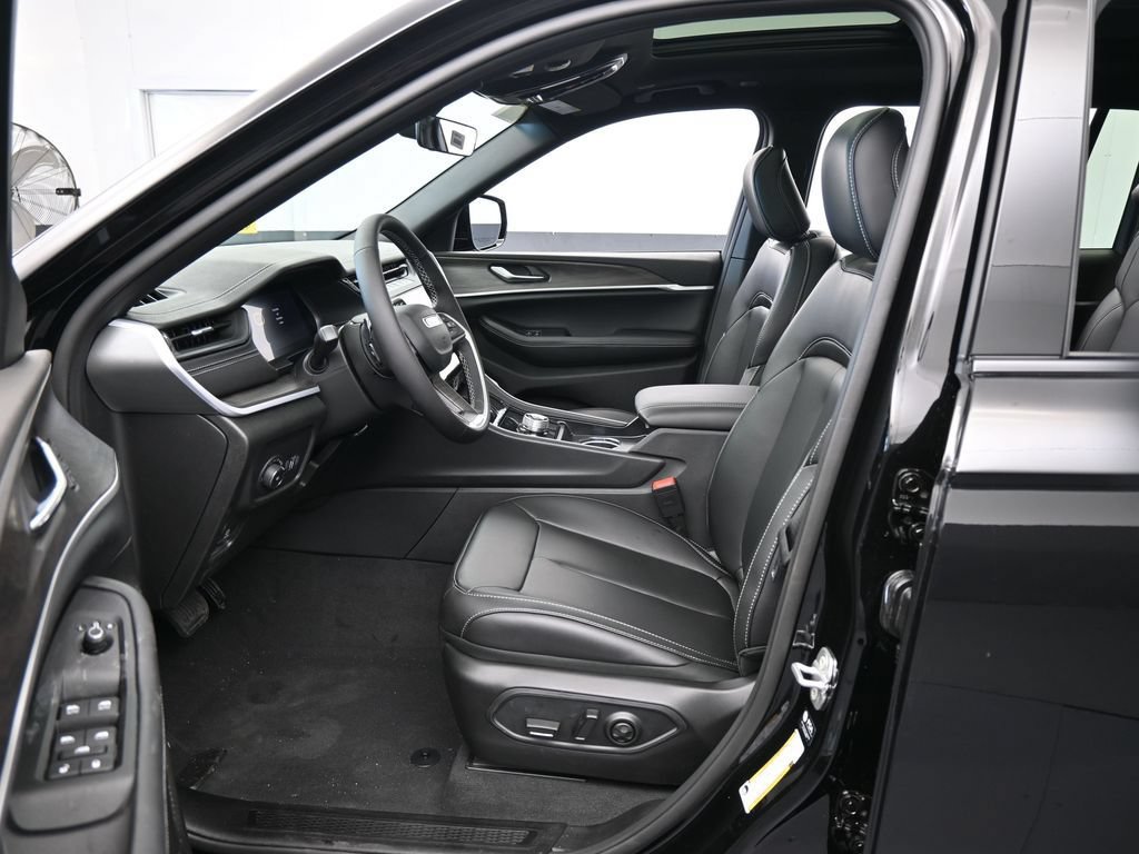 New 2026 Jeep Grand Cherokee L Limited RWD image 11