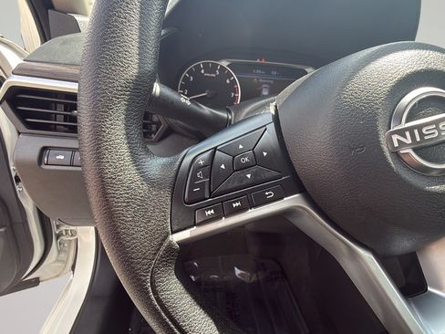Used 2025 Nissan Altima 2.5 SV FWD image 26