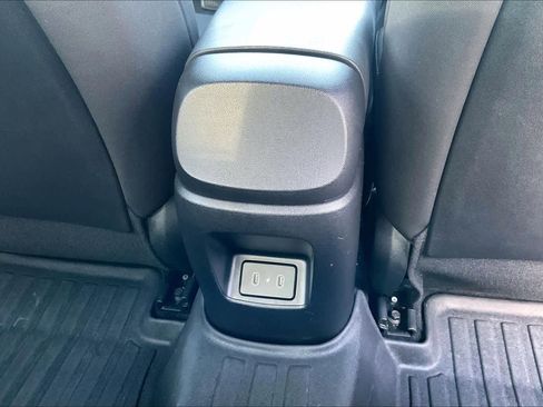 Used 2024 Hyundai Elantra SE image 35