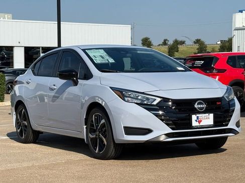 New 2025 Nissan Versa SR w/ Trunk Package image 2