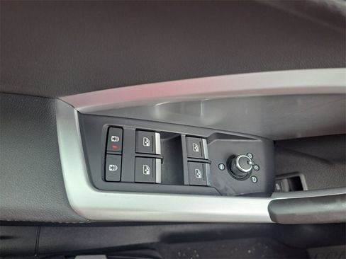 Used 2025 Audi Q3 2.0T Premium image 15