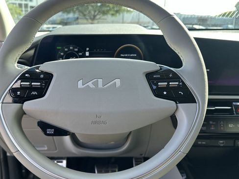 New 2025 Kia Niro Wave w/ Wave Preserve Package FWD image 13