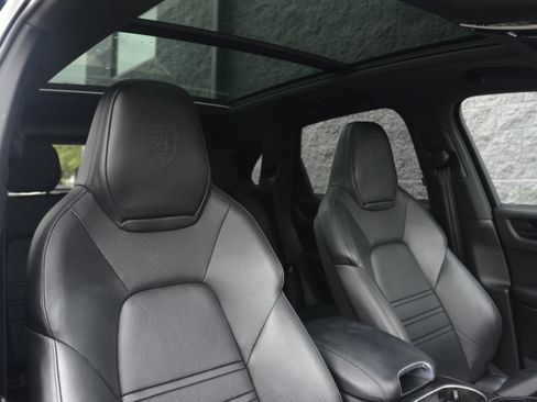 Certified 2023 Porsche Cayenne AWD/4WD image 28