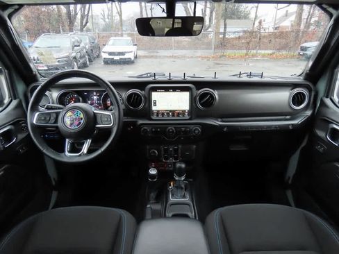 Used 2023 Jeep Wrangler Rubicon w/ Cold Weather Group image 17