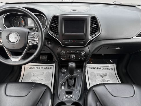Used 2019 Jeep Cherokee Latitude Plus w/ Cold Weather Group AWD/4WD image 16