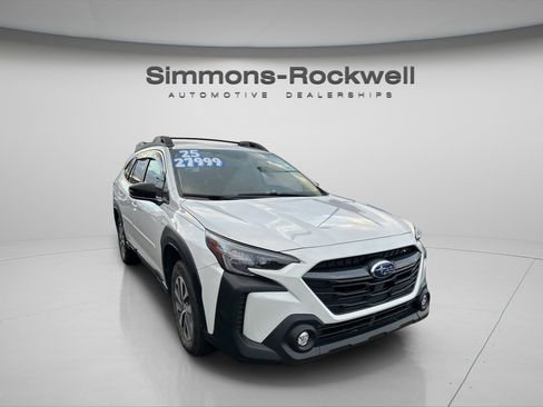 Used 2025 Subaru Outback Premium image 1