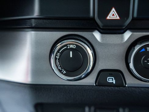 Certified 2022 Toyota Tacoma SR5 AWD/4WD image 25