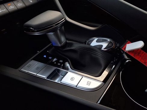 New 2025 Hyundai Elantra SEL image 24
