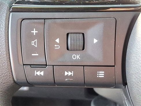 Used 2023 Nissan Rogue SV image 21