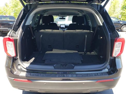 Used 2023 Ford Explorer XLT AWD/4WD image 7