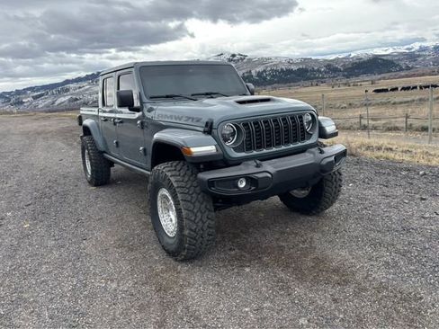 Used 2025 Jeep Gladiator Sport AWD/4WD image 13
