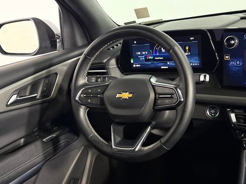 Used 2025 Chevrolet Traverse LT FWD image 14