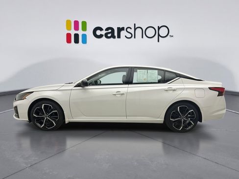 Used 2023 Nissan Altima 2.5 SR w/ SR Premium Package FWD image 2