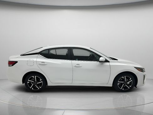 Used 2025 Nissan Sentra SV FWD image 6