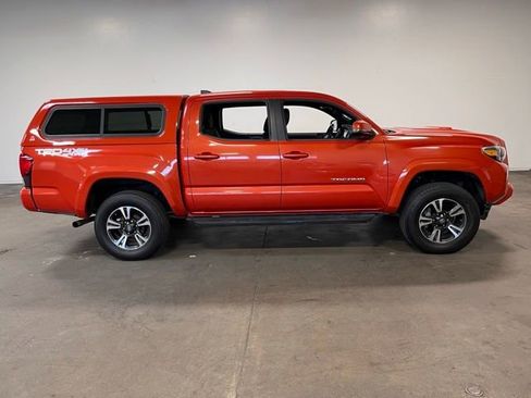 Used 2018 Toyota Tacoma TRD Sport w/ Technology Package image 2