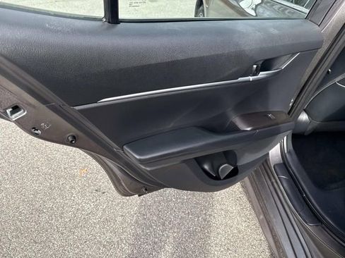 Used 2024 Toyota Camry SE image 17