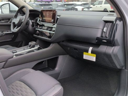 New 2025 Nissan Pathfinder SV image 20