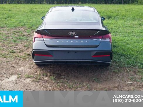 Certified 2025 Hyundai Elantra Sport FWD image 6