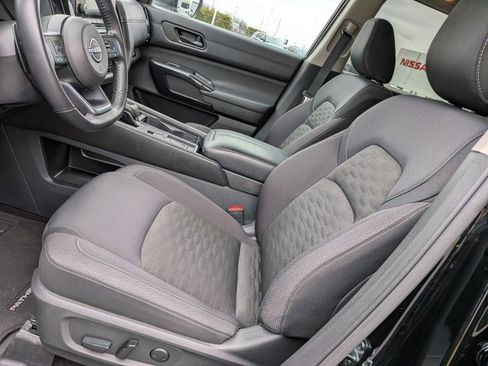 Certified 2025 Nissan Pathfinder SV image 14