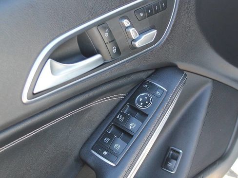 Used 2018 Mercedes-Benz CLA 250 4MATIC image 11