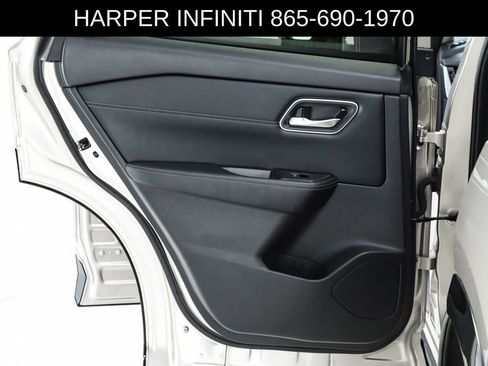 Used 2025 Nissan Rogue Platinum image 56