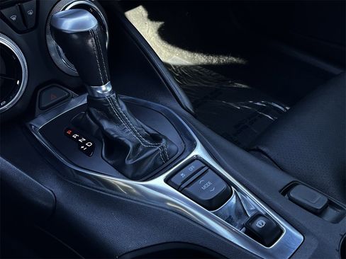 Used 2020 Chevrolet Camaro LT w/ RS Package image 17