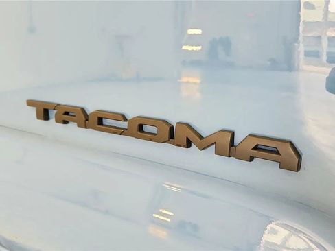 Used 2019 Toyota Tacoma TRD Sport image 17