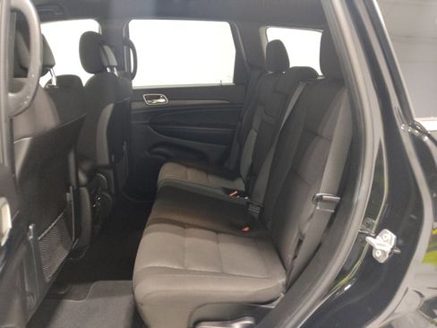 Used 2021 Jeep Grand Cherokee Laredo w/ Security & Convenience Group AWD/4WD image 18