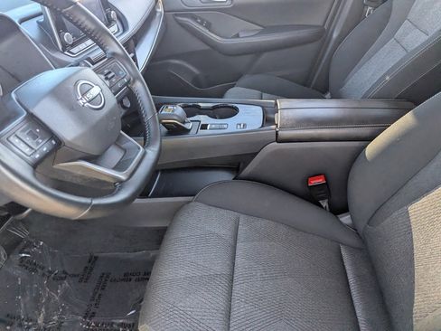 Certified 2025 Nissan Rogue SV image 18