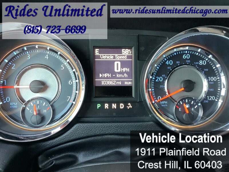 Used 2014 Chrysler Town & Country Touring FWD image 19