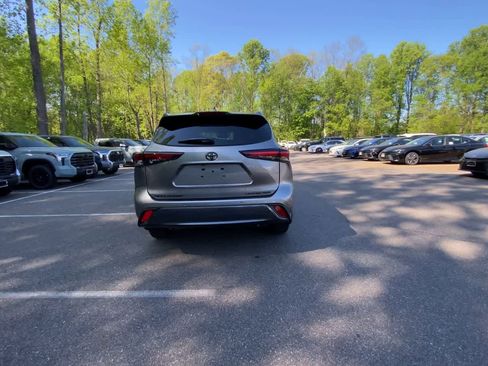 Used 2026 Toyota Highlander Limited AWD/4WD image 7