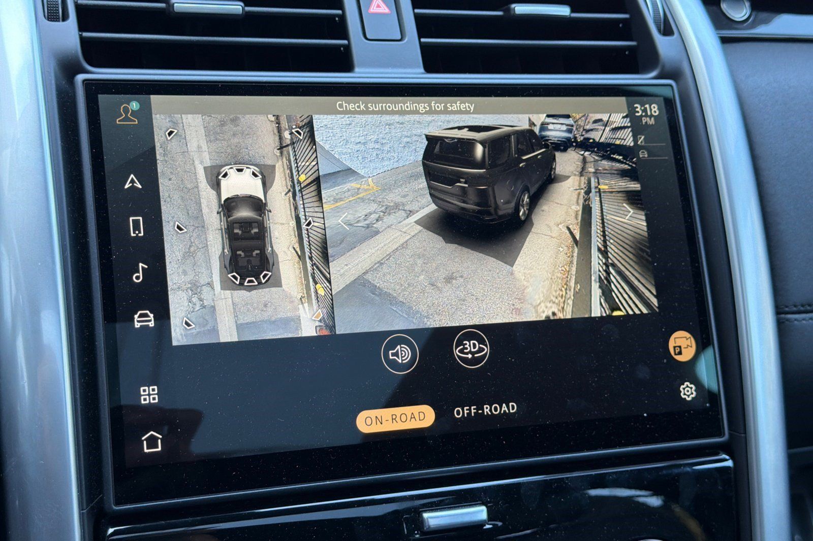 Used 2025 Land Rover Discovery S AWD/4WD image 21