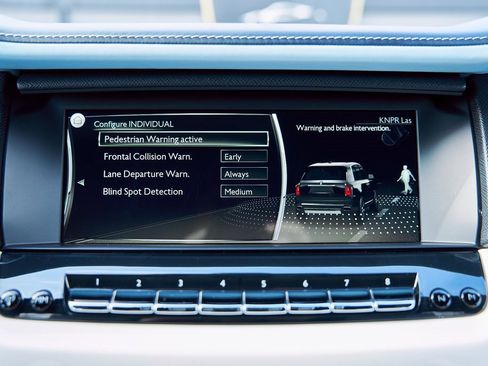 Used 2022 Rolls-Royce Cullinan w/ Cullinan Package image 81