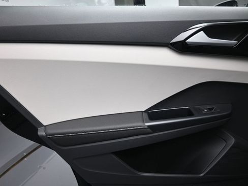 New 2026 Volkswagen Taos S FWD image 21