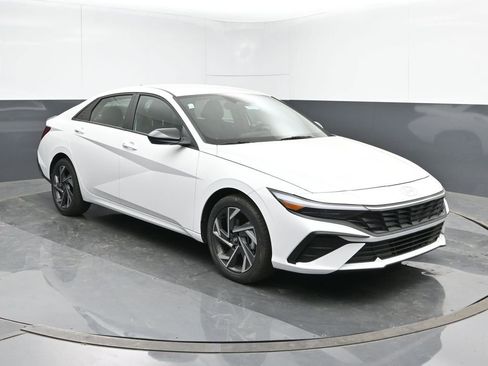 Used 2025 Hyundai Elantra Sport image 7