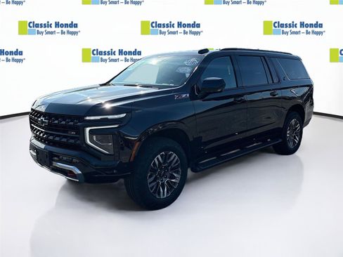 Used 2025 Chevrolet Suburban Z71 AWD/4WD image 3