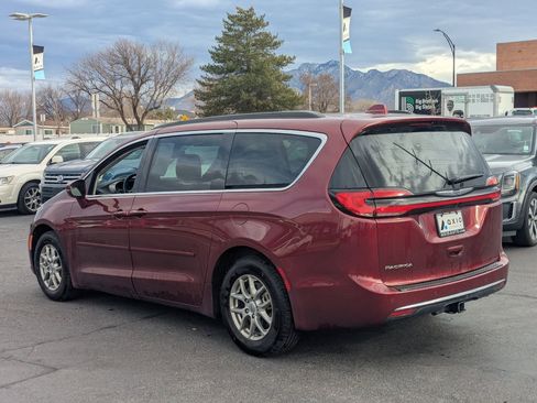 Used 2021 Chrysler Pacifica Touring w/ Uconnect Theater Family Group image 7