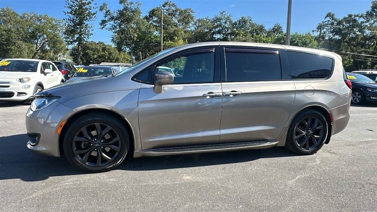 Used 2018 Chrysler Pacifica Touring Plus w/ S Appearance Package FWD image 16