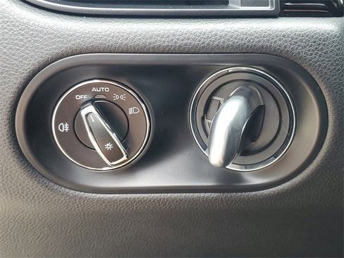 Used 2024 Porsche Macan w/ Premium Plus Package image 31