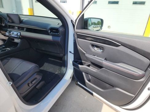 Used 2025 Honda Pilot Black Edition image 44