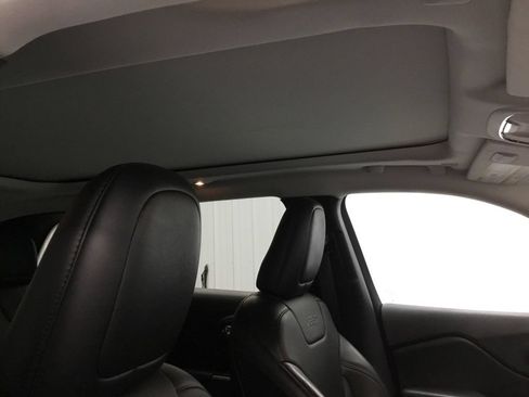 Used 2019 Jeep Cherokee Limited AWD/4WD image 44
