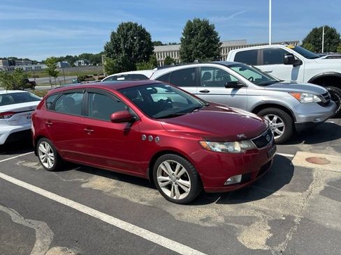 Used 2011 Kia Forte SX FWD image 3