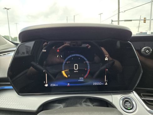 Used 2025 Chevrolet Trax LT w/ LT Convenience Package FWD image 23