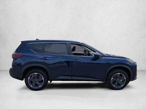 Used 2025 Nissan Rogue SV FWD image 4