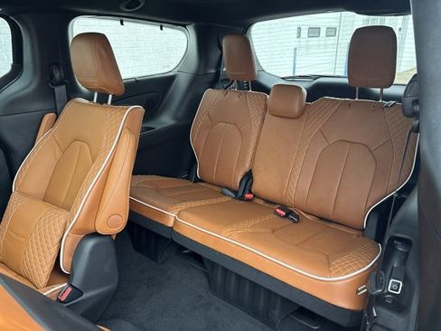 New 2026 Chrysler Pacifica Pinnacle image 31