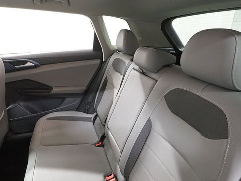 Used 2024 Volkswagen Taos SE image 24