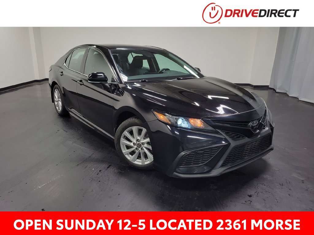 Used 2023 Toyota Camry SE FWD image 1